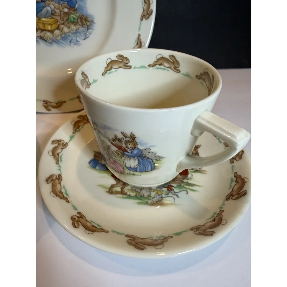 Royal Doulton Bunnykins 4-Piece Child Dinnerware Set Plate Bowl Cup Saucer